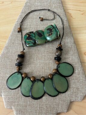 Tagua Necklace and Bracelet Green Statement set